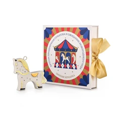 Елочная игрушка Farforite «Лошадка / Зимняя ярмарка» в подарочной коробке, белая / золотая фото