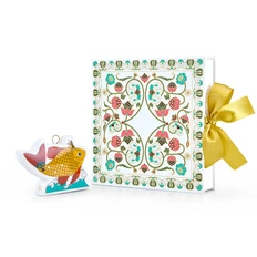 Елочная игрушка Farforite «Золотая рыбка / Из сказки в сказку» в подарочной коробке, белая / золотая / зеленая фото