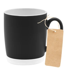 Кружка керамическая с биркой Make Me To Go, 320 мл, черная / белая фото