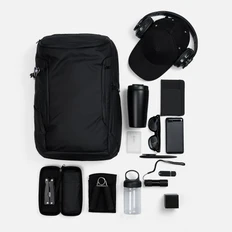 Набор City Adventurer: рюкзак, наушники, внешний аккумулятор, зонт, термостакан, мультитул, кабель-брелок, флешка, полотенце, бейсболка, фонарик, блокнот, чехол, эспандер, очки, антистресс, ручка, антисептик, черный фото