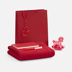 Набор Creativerse: флисовый плед, свеча фигурная, блокнот, подвеска «Лошадка-качалка», ручка шариковая, красный фото