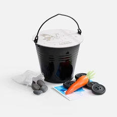 Набор для лепки снеговика «Все по-взрослому»: пластиковая морковка, пуговицы, камешки, ведерко, черный фото