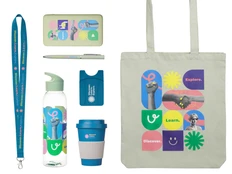 Набор для выставочных мероприятий: термокружка, бутылка для воды, внешний аккумулятор на 10 000 mAh, картхолдер, ручка шариковая, ланъярд, шопер, голубой / зеленый фото