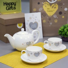 Набор Gold: две чайных пары и чайник в подарочной упаковке, белый фото