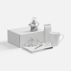 Набор «Планы на счастье»: ежедневник недатированный, светодиодная гирлянда, кружка, ручка шариковая, свеча, чай, шубер,  белый / серебристый фото