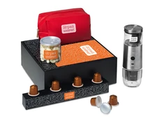 Набор подарочный Re:y. Boost: кофемашина, кофе-капсулы, косметичка, кешью в шоколаде, красный фото