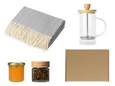 Набор подарочный с пледом, френчпрессом, чаем и вареньем, серый фото