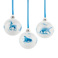 Набор из 3 елочных шаров Farforite «Мишки на севере» в подарочной коробке, белый / голубой фото