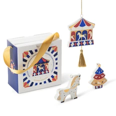 Набор из 3 елочных игрушек Farforite «Зимняя ярмарка»: «Карусель», «Елочка», «Лошадка» в подарочной коробке, золотой / красный / синий фото