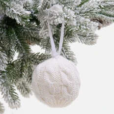 Шар елочный вязаный «Магия зимы», белый фото