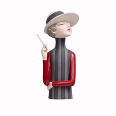 Статуэтка «Девушка с сигарой», серая / красная фото