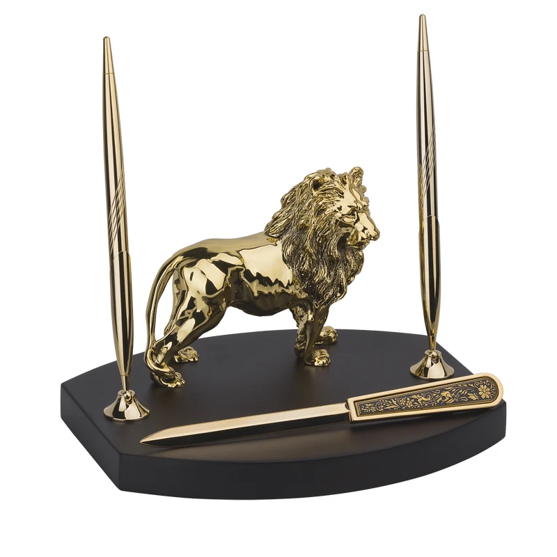 Какой подарок льву. Камни амулеты для льва. Подарок со львом мужчине. Подарок льву. Подушки на день рождения львам.